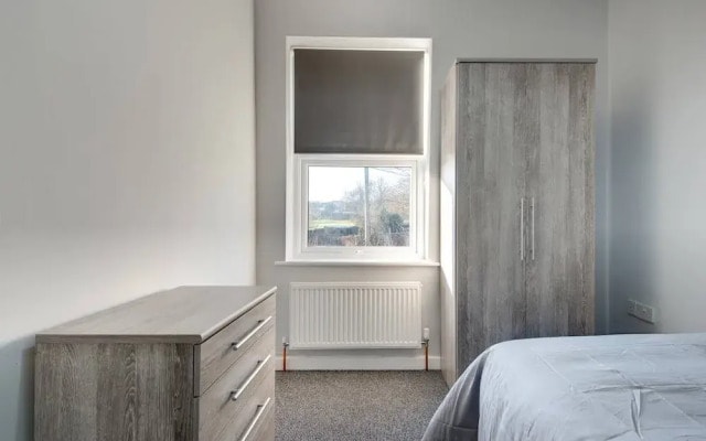 Self Check-In Town House in Barnsley Town Centre