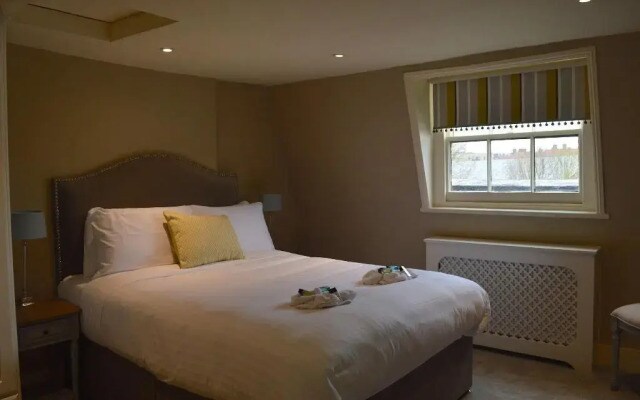 The Crown Pub & Guesthouse