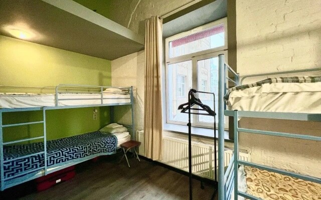 Roof Hostel (Руф Хостел)