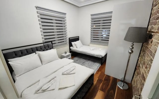 Aram Kerasi Rooms