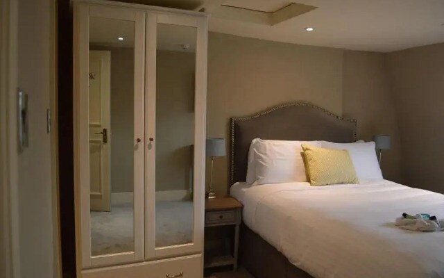 The Crown Pub & Guesthouse