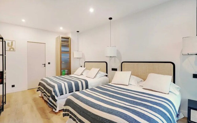 Spacious Apartment - 2BR/10P - Place D'Italia