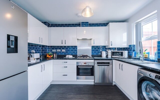 Ideal for Business Long-term Guests Free Parking