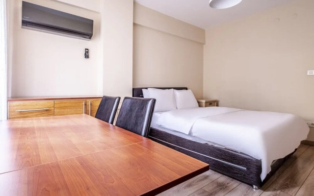 Flat with Sea View near Uskudar Ferry Station