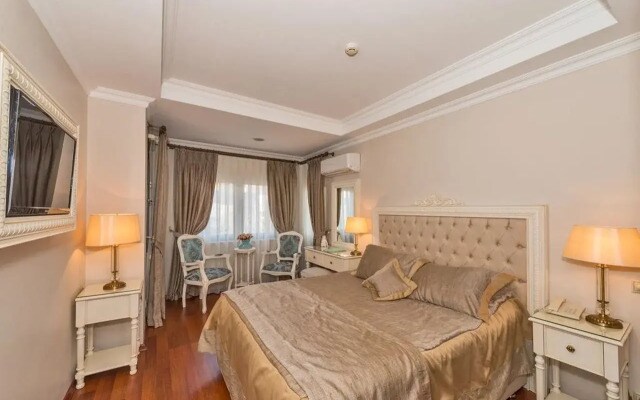 Daphne Hotel