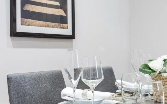 Modern Lovely 2 Bed Hyde Park with AC