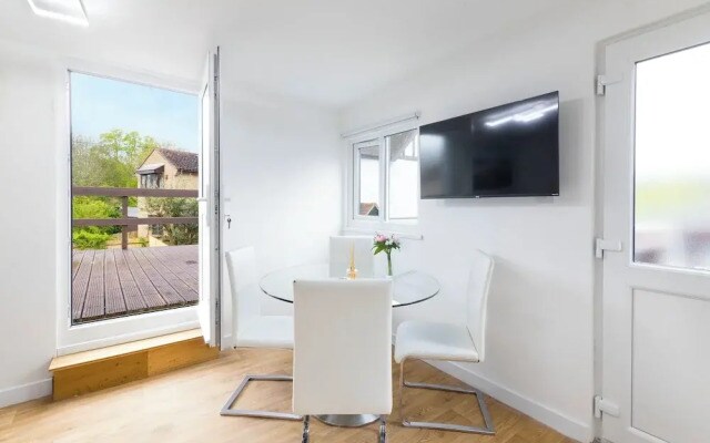 Lux 8Br Thamesfront Villa w/ Yacht & Sauna