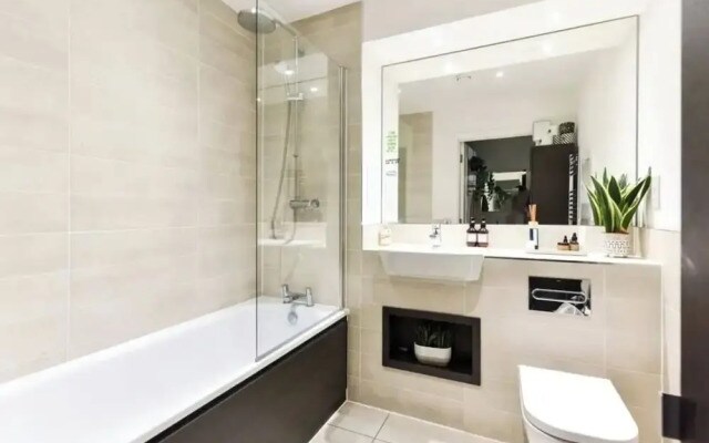 Londonaprt/1bed/balcony/gym/tv/wifi