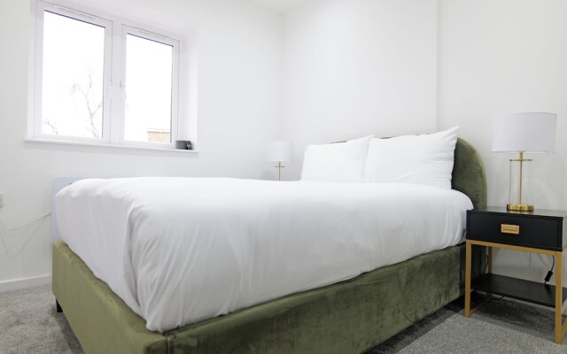 The Wembley Chic Retreat 3 Bed Flat