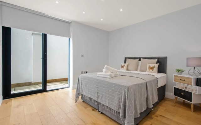 Capacious Three Bed Apartment in Slindon Court
