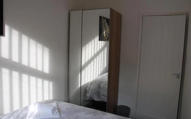 Lovely, Spacious 3 Bed House close to City Centre