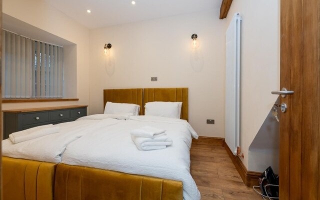 Tranquil Stoke-on-trent 4bed, 2 Bath, Parking