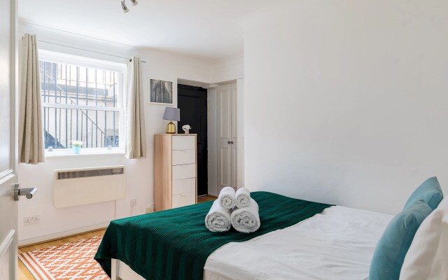 Duplex Apartment With Patio in Marylebone