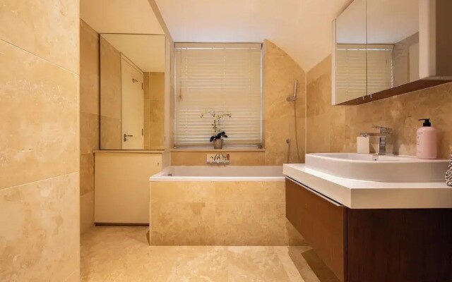 Large 3-bed 5-guest 1841 Duplex House Paddington