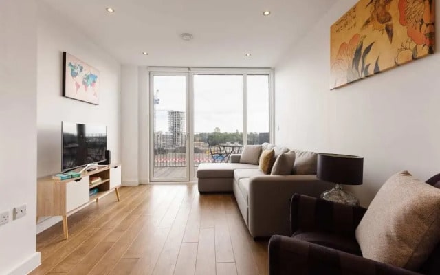 Modern 1bed W/balcony in Bromley, 7mins to Tube