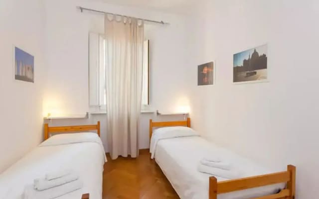 Comodo appartamento con due stanze al Colosseo