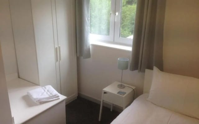 The Beeches 2 - Serviced Duplex Apartment