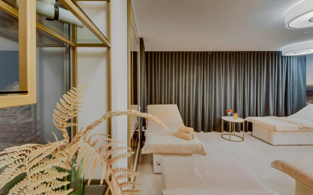 Отель Grand Poet Hotel by Semarah