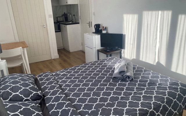 Comfortable Homely Studio Flat in Wembley