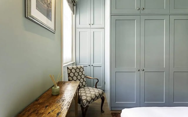 Well-designed Chelsea Flat