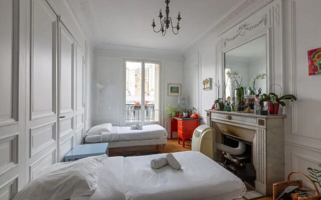 Balcony Bliss steps from the Bois de Boulogne