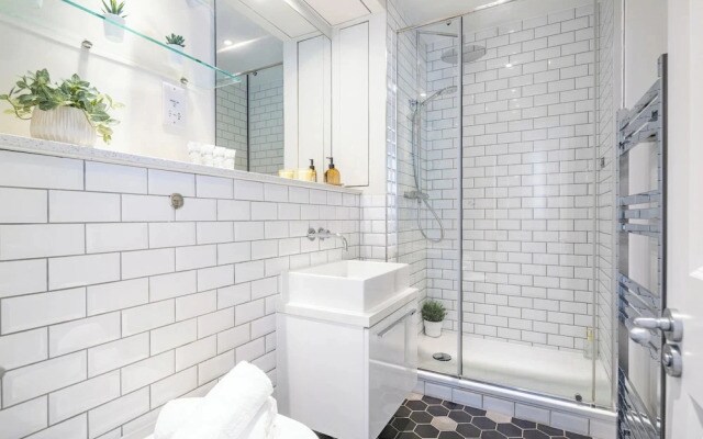 Bright 1BR Near Piccadilly Circus