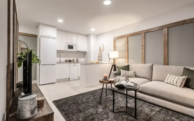 Beraldi - 1 Bedroom and Shared Pool in Trafalgar