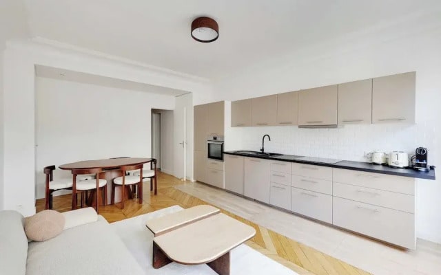 Modern Flat - 6P- Voltaire