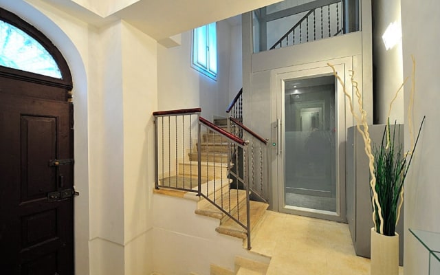 San Polo Apartment with Balcony