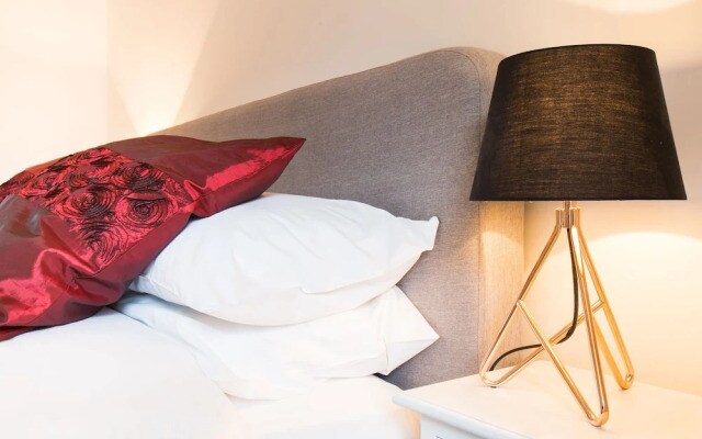 Spacious 1 Bedroom Apartment in Kensington - A2