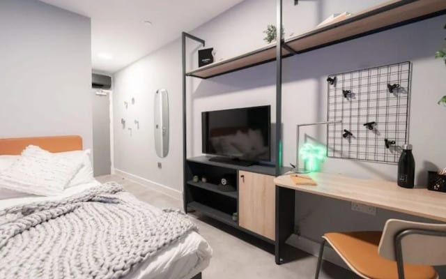 Comfortable Ensuite rooms - GUILDFORD - Campus Accommodation