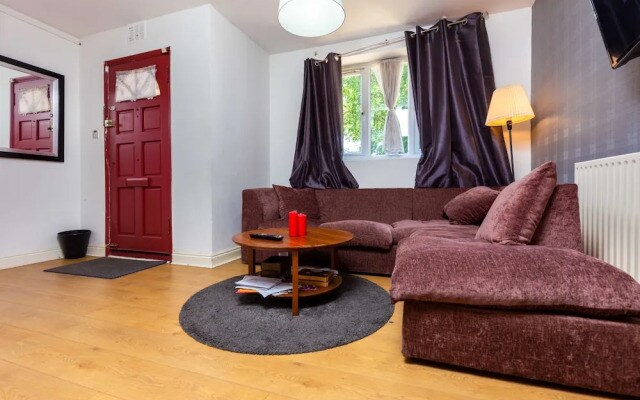 Bazely Street Deluxe Room 1