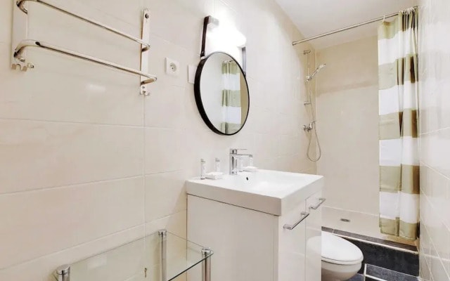 Urban Chic Apartment in Central Paris