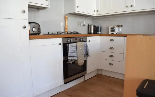Lovely Newly-renovated 3 Bedroom Apartment in Fulham