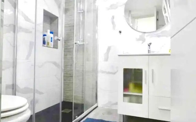 Apartment with One Bedroom in Madrid, with Wifi
