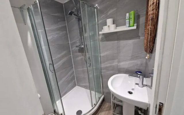 Impeccable 1-bed Apartment in London