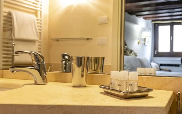Gondola Luxury Apartment by Wonderful Italy