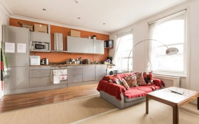 Eson2 - The Kensington Gwendwr Road Lodge