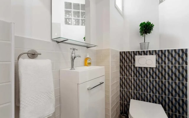 Beautiful Quiet Designer Apartment in Paris