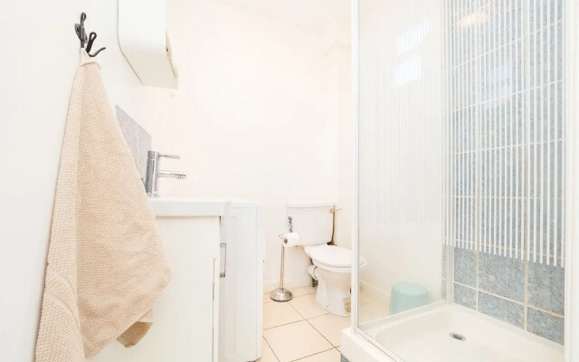Top Floor Compact Apartment Notting Hill