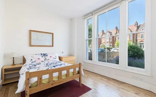 JOIVY Charming 1-Bedroom Flat with Patio
