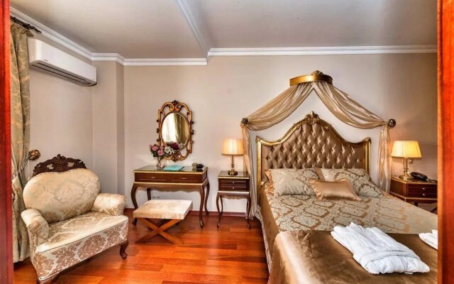 Daphne Hotel