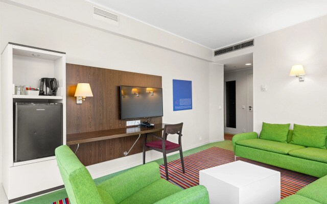 Отель Park Inn by Radisson Meriton Conference & Spa Tallinn