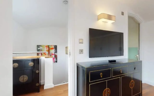 Short let - Penthouse Apartment With West-facing Terrace