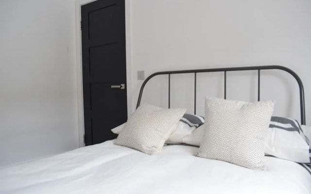 2 Bedroom House In Notting Hill