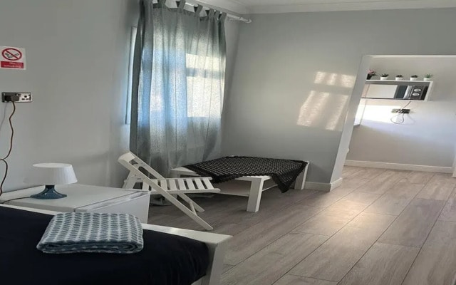 Studio Sleeps 3 - Pet Friendly