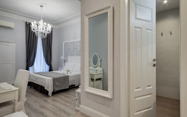 Charme & Chic Luxury