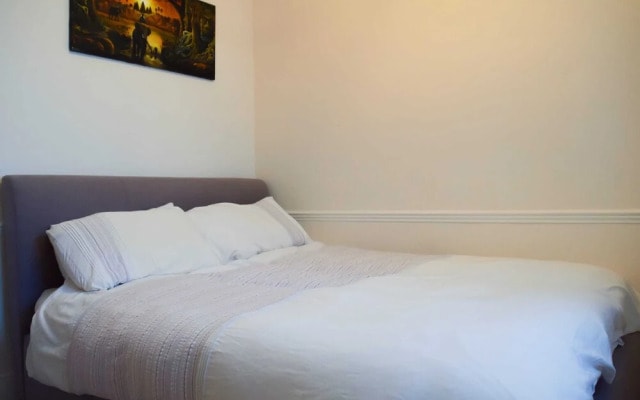 Large 2 Bedroom Apartment in Central London