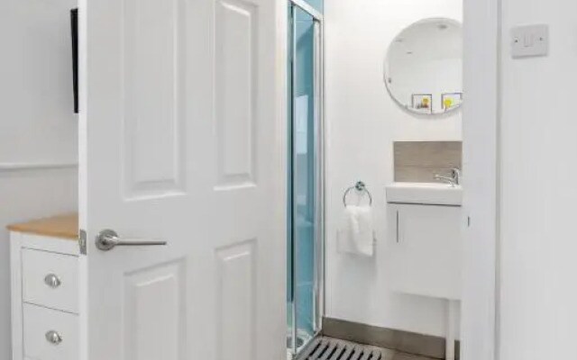 Flatzy - Charming Garden Annexe in Aigburth with Kitchenette