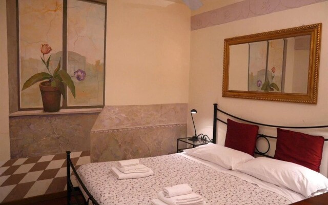 Rondanini in Rome with 1 bedrooms and 1 bathrooms
